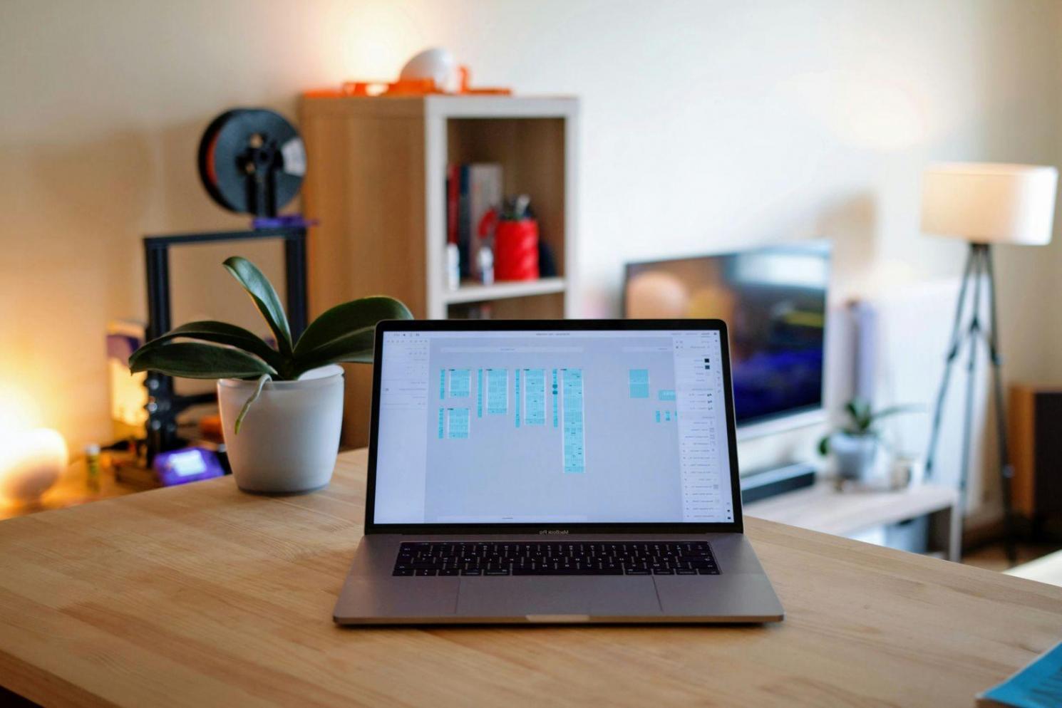 Finanzanalyse und Geschäftsdaten auf modernem Arbeitsplatz